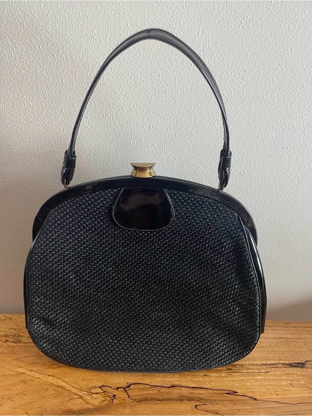 Rare vintage 50s or 60s mid-century modern Saber Rafia purse in black.